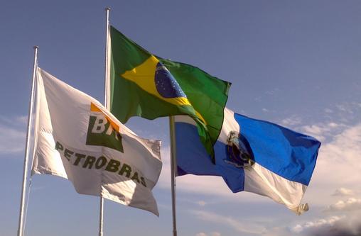 bandeiras-brasil-petro-rj